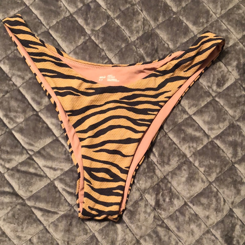 Aerie swim bottom. Small